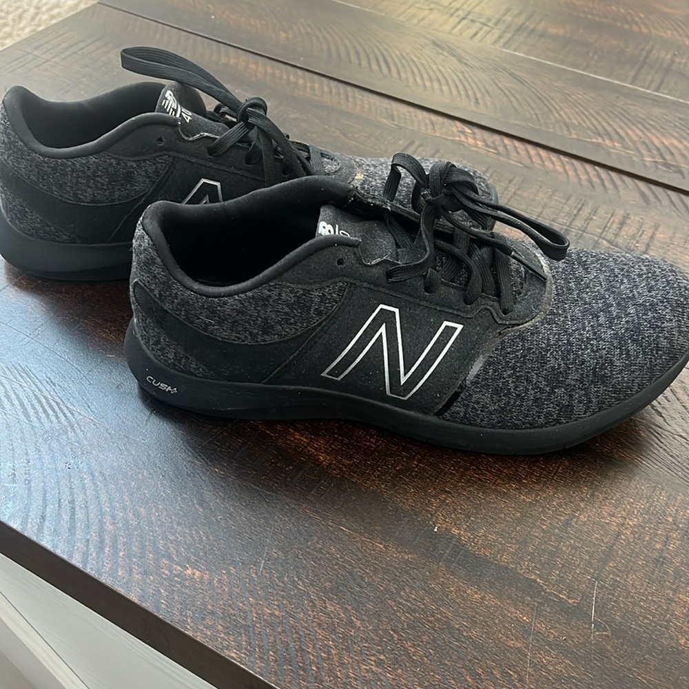 New Balance tennis shoes